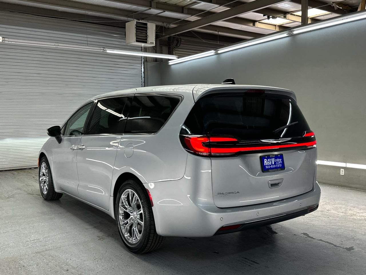 Chrysler Pacifica Touring L 2023
