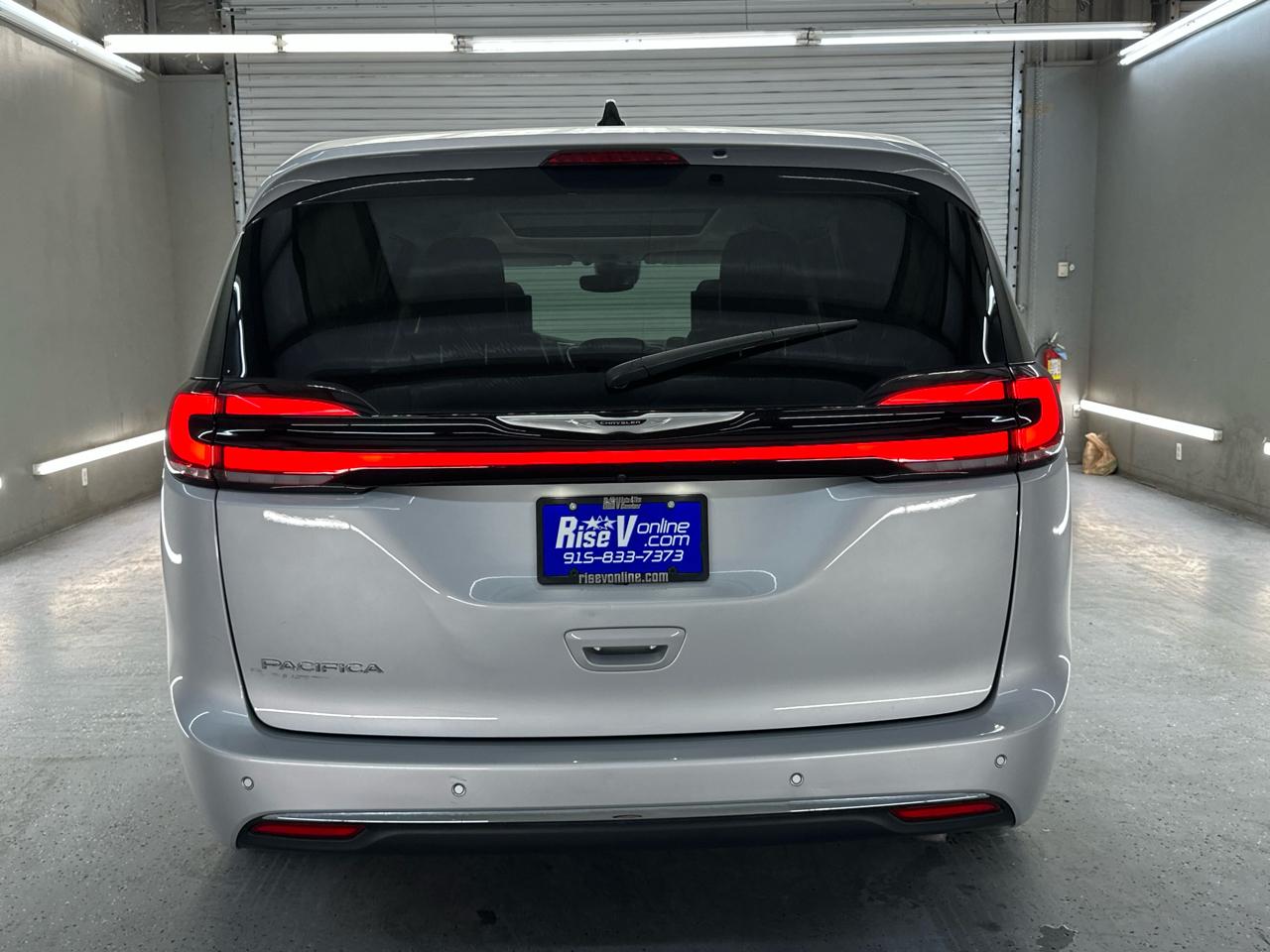 Chrysler Pacifica Touring L 2023