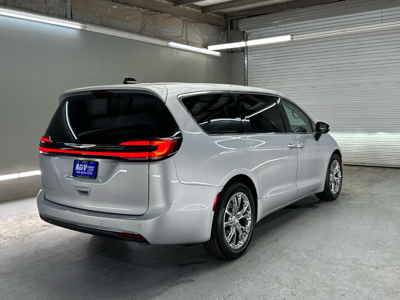 Chrysler Pacifica Touring L 2023