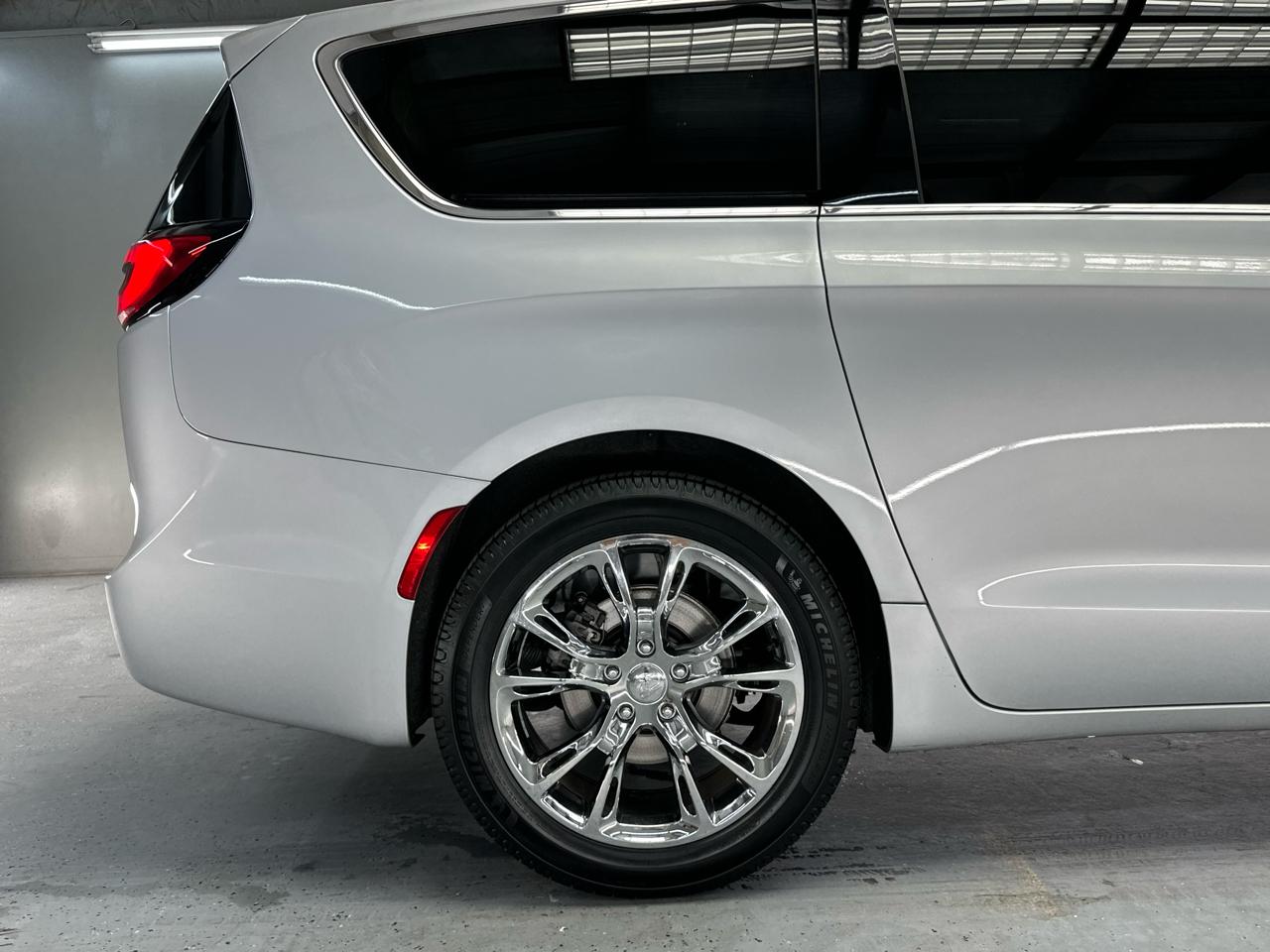 Chrysler Pacifica Touring L 2023