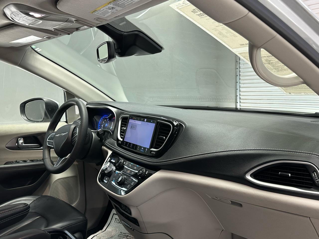Chrysler Pacifica Touring L 2023