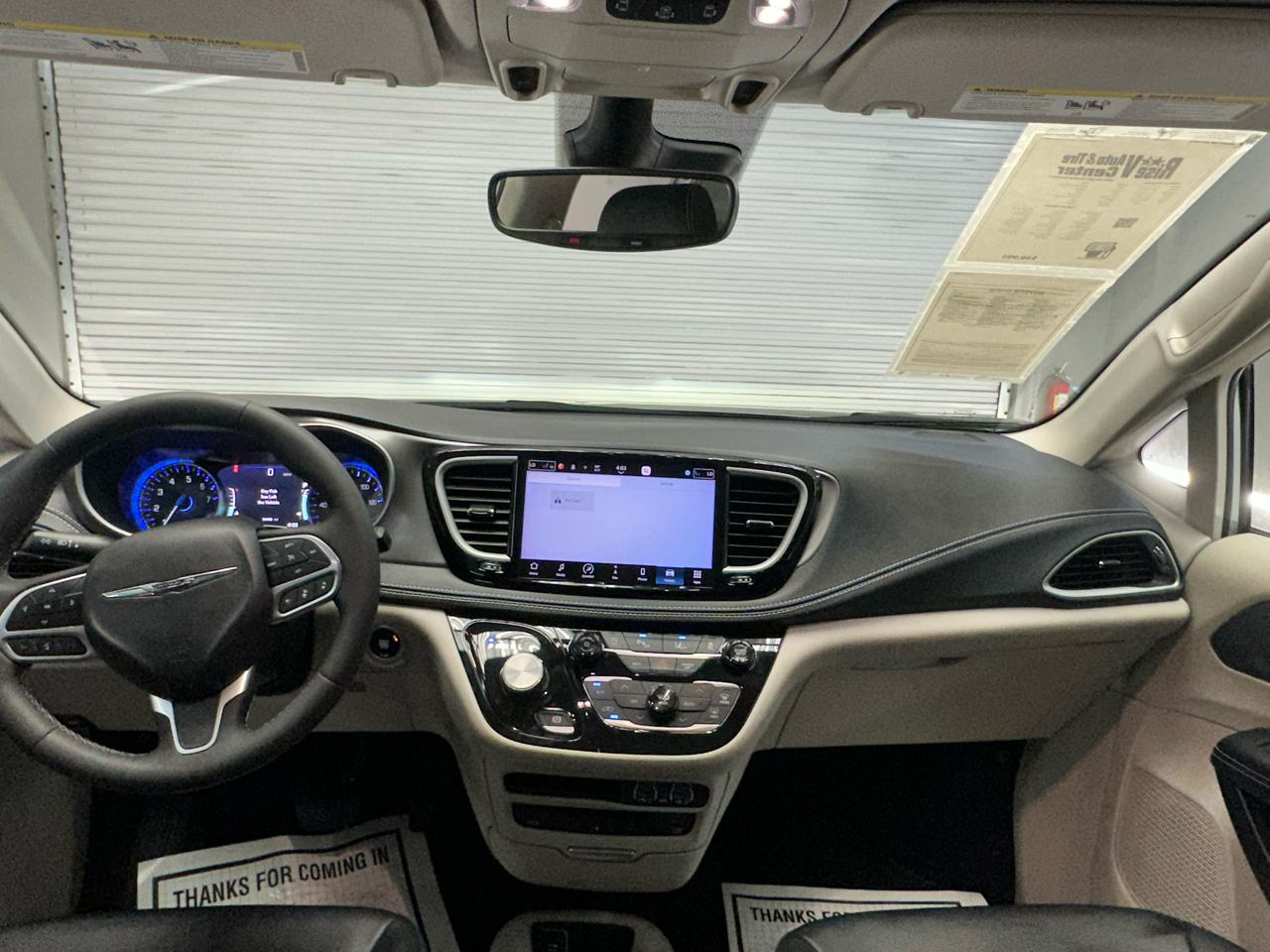 Chrysler Pacifica Touring L 2023