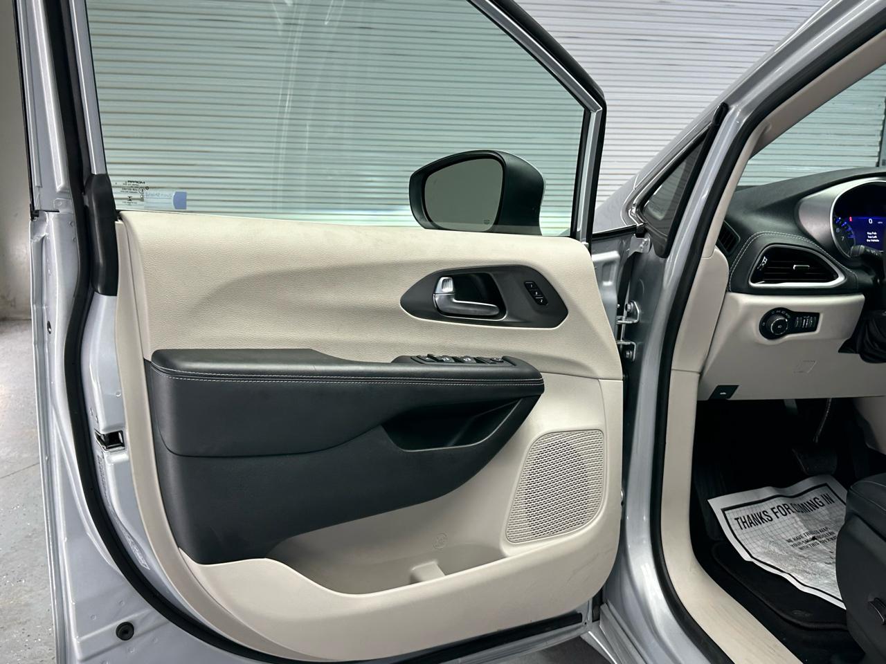 Chrysler Pacifica Touring L 2023
