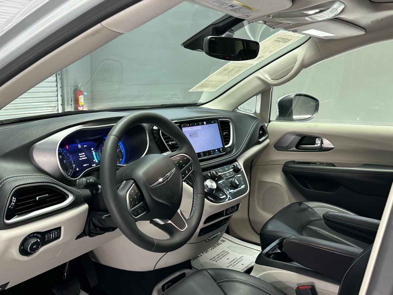 Chrysler Pacifica Touring L 2023