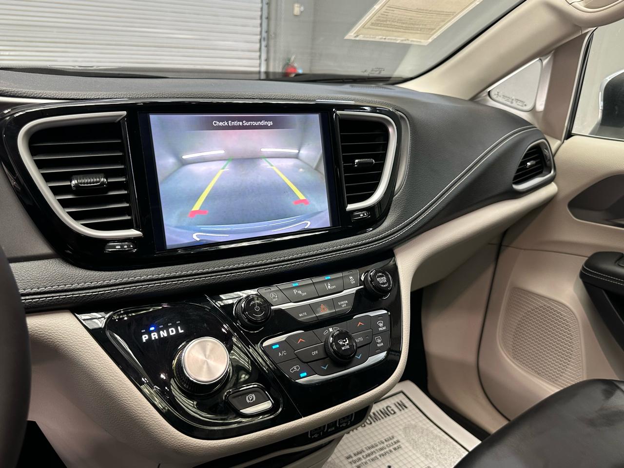 Chrysler Pacifica Touring L 2023