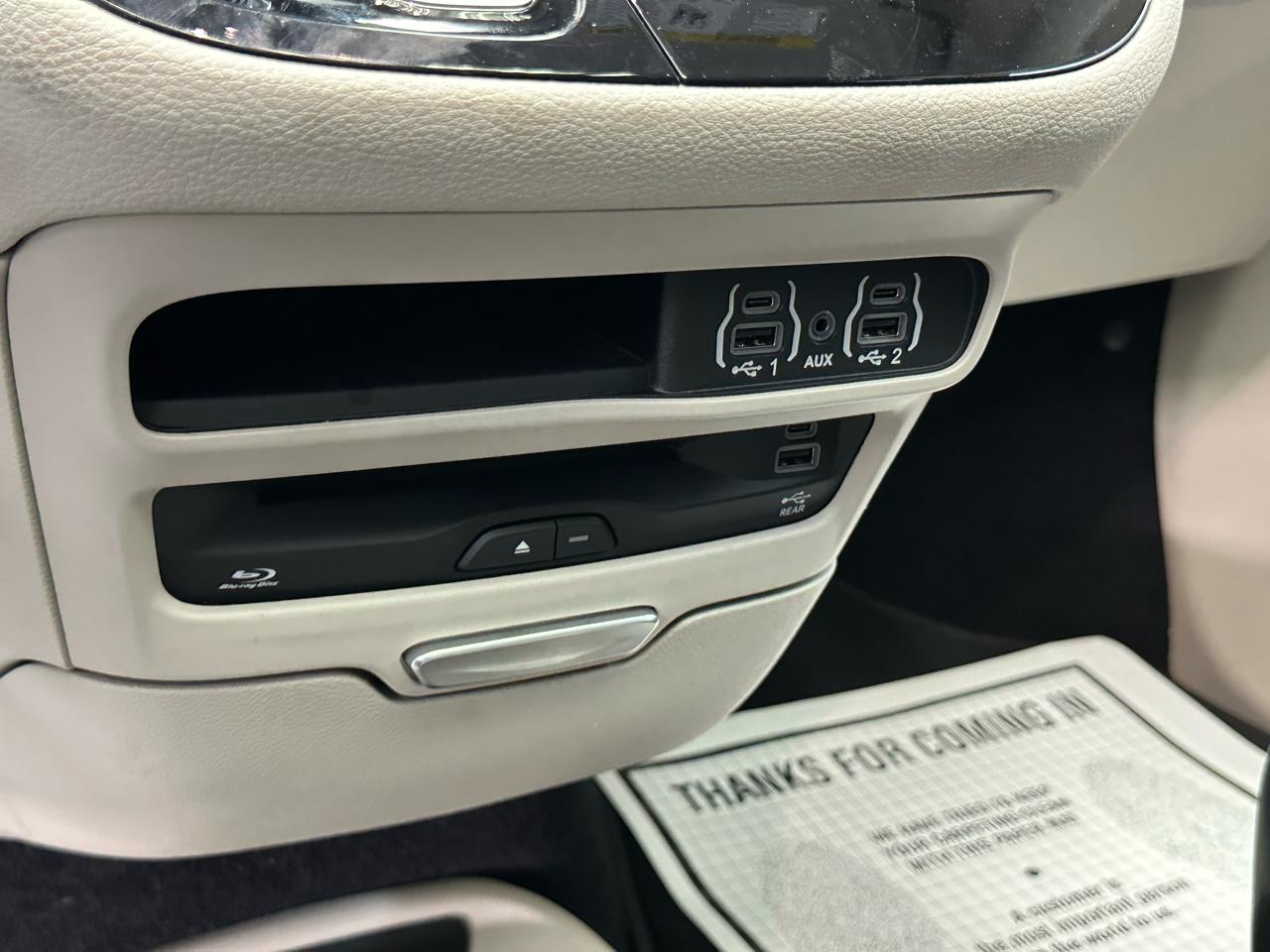 Chrysler Pacifica Touring L 2023