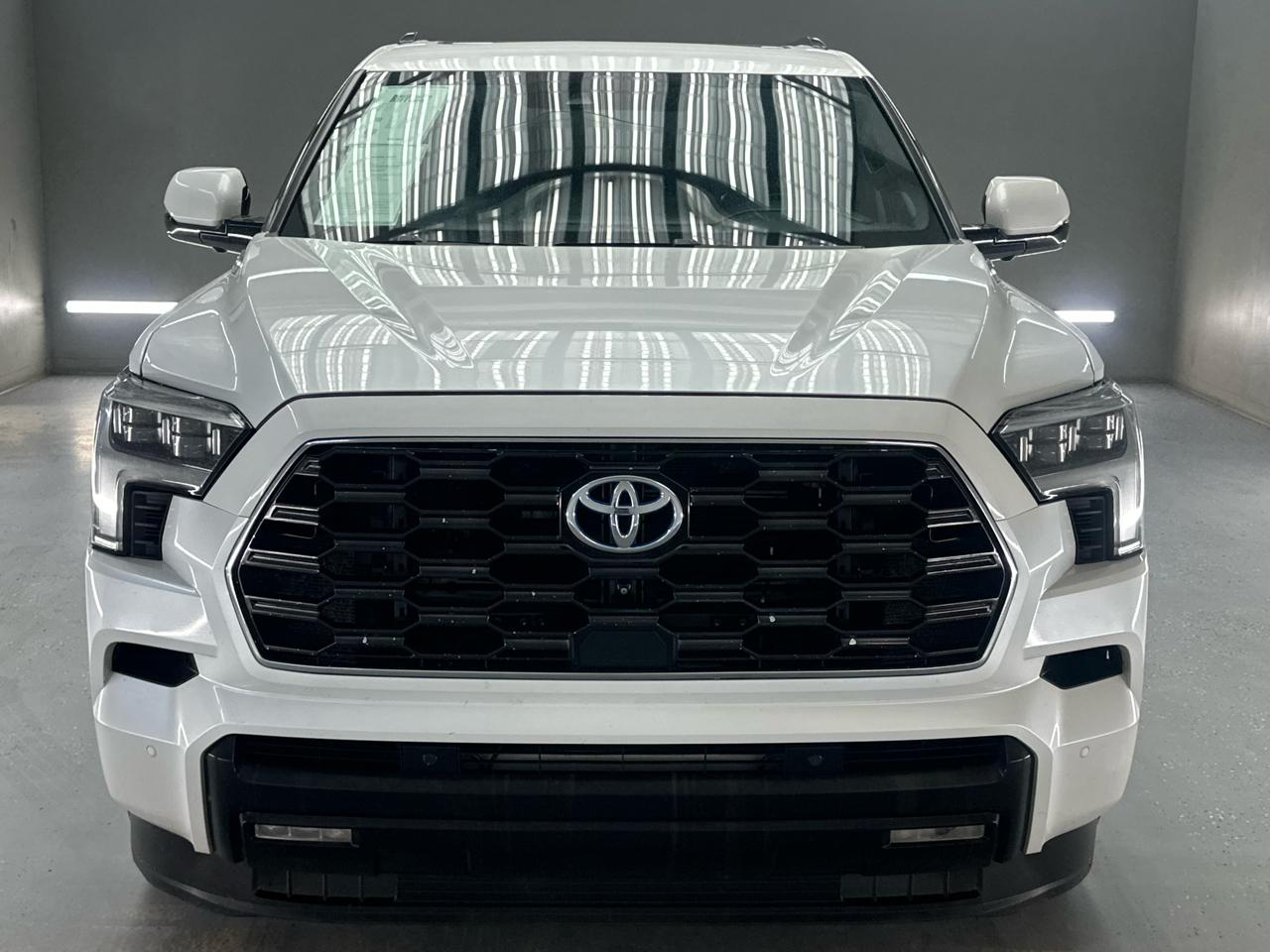 Toyota Sequoia Platinum 4WD FFV (Natl) 2023