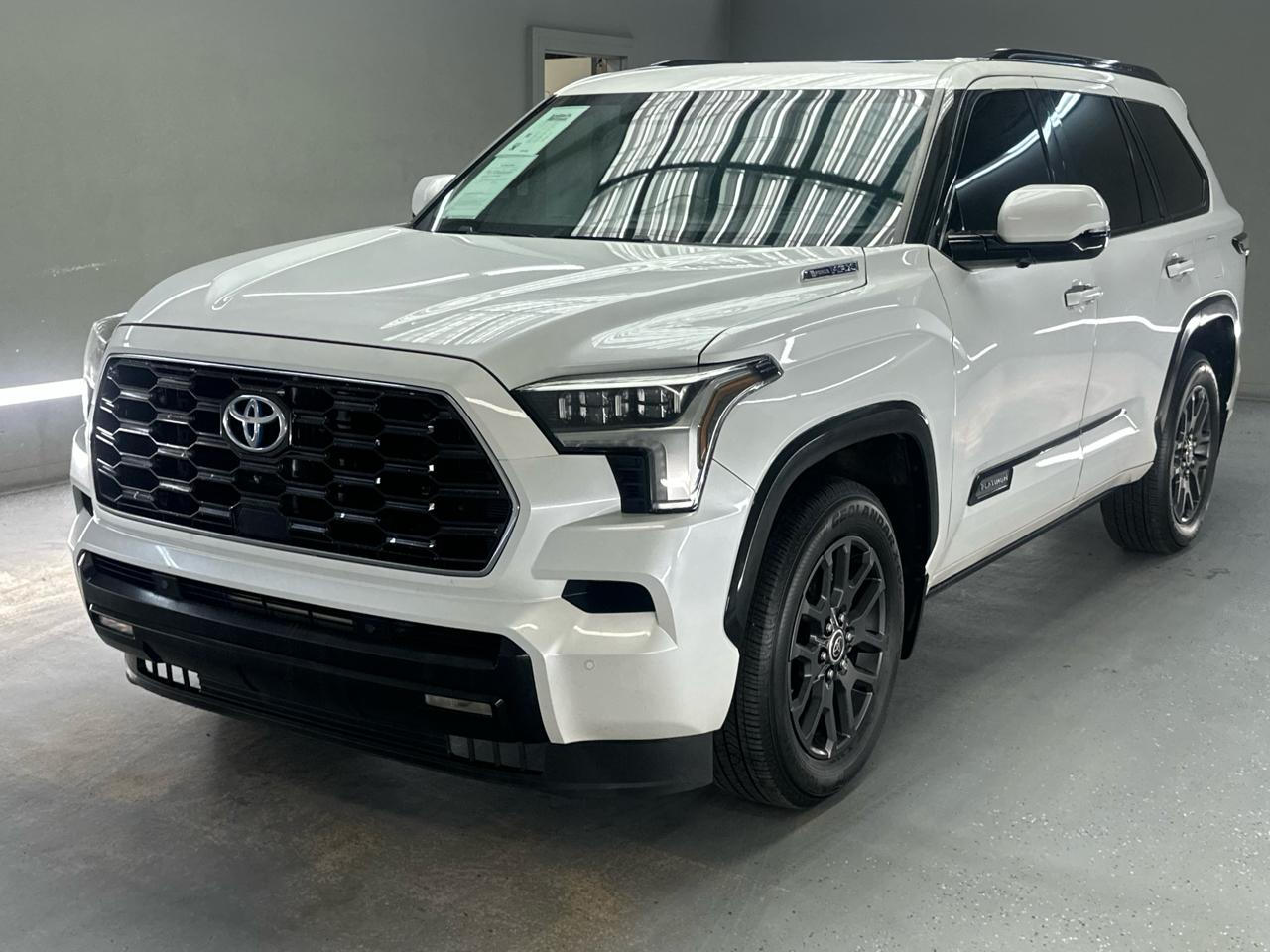Toyota Sequoia Platinum 4WD FFV (Natl) 2023