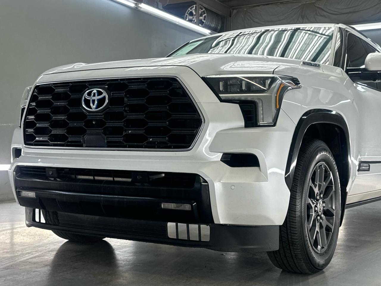 Toyota Sequoia Platinum 4WD FFV (Natl) 2023
