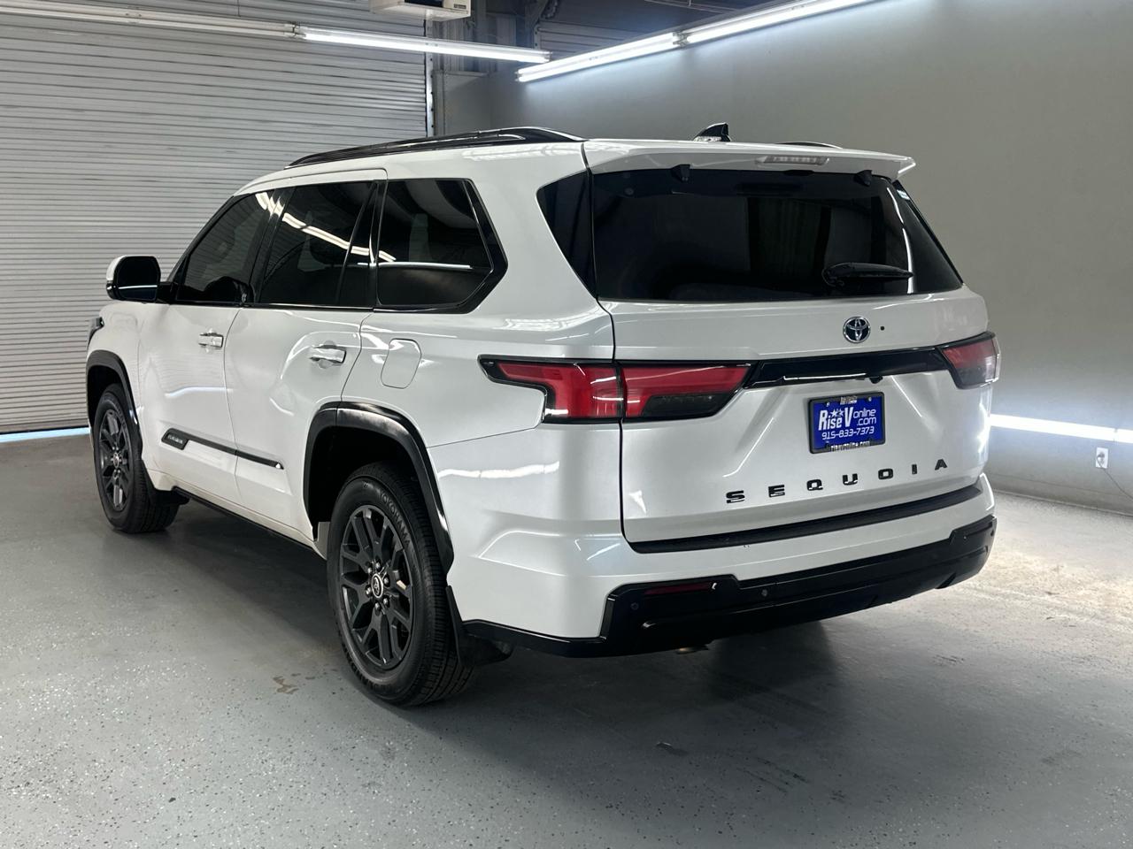 Toyota Sequoia Platinum 4WD FFV (Natl) 2023