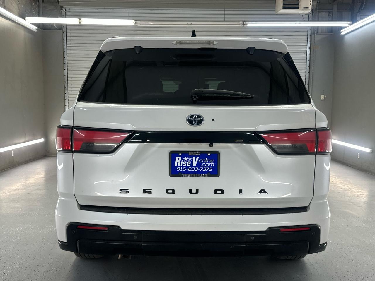 Toyota Sequoia Platinum 4WD FFV (Natl) 2023