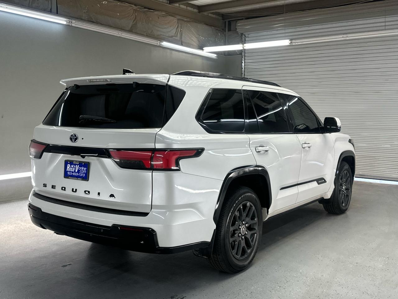 Toyota Sequoia Platinum 4WD FFV (Natl) 2023