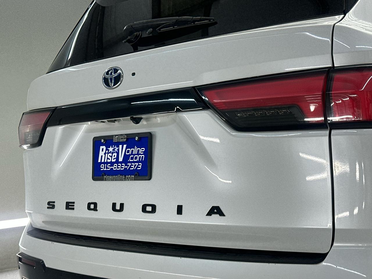 Toyota Sequoia Platinum 4WD FFV (Natl) 2023