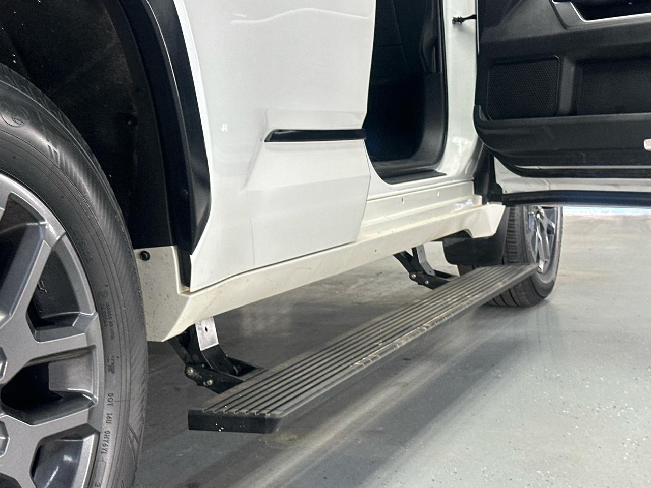 Toyota Sequoia Platinum 4WD FFV (Natl) 2023