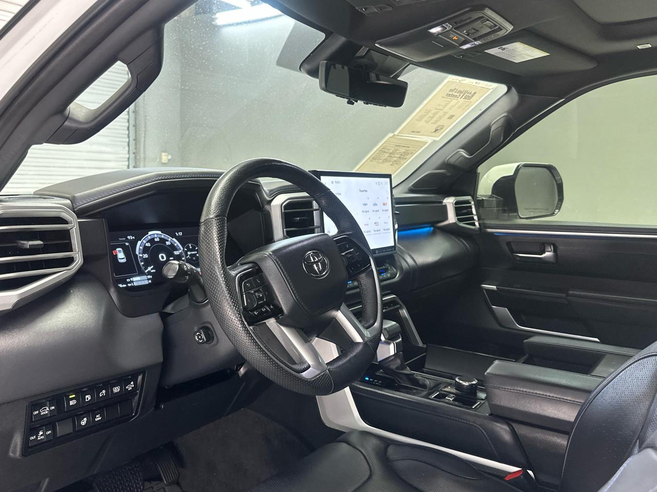 Toyota Sequoia Platinum 4WD FFV (Natl) 2023