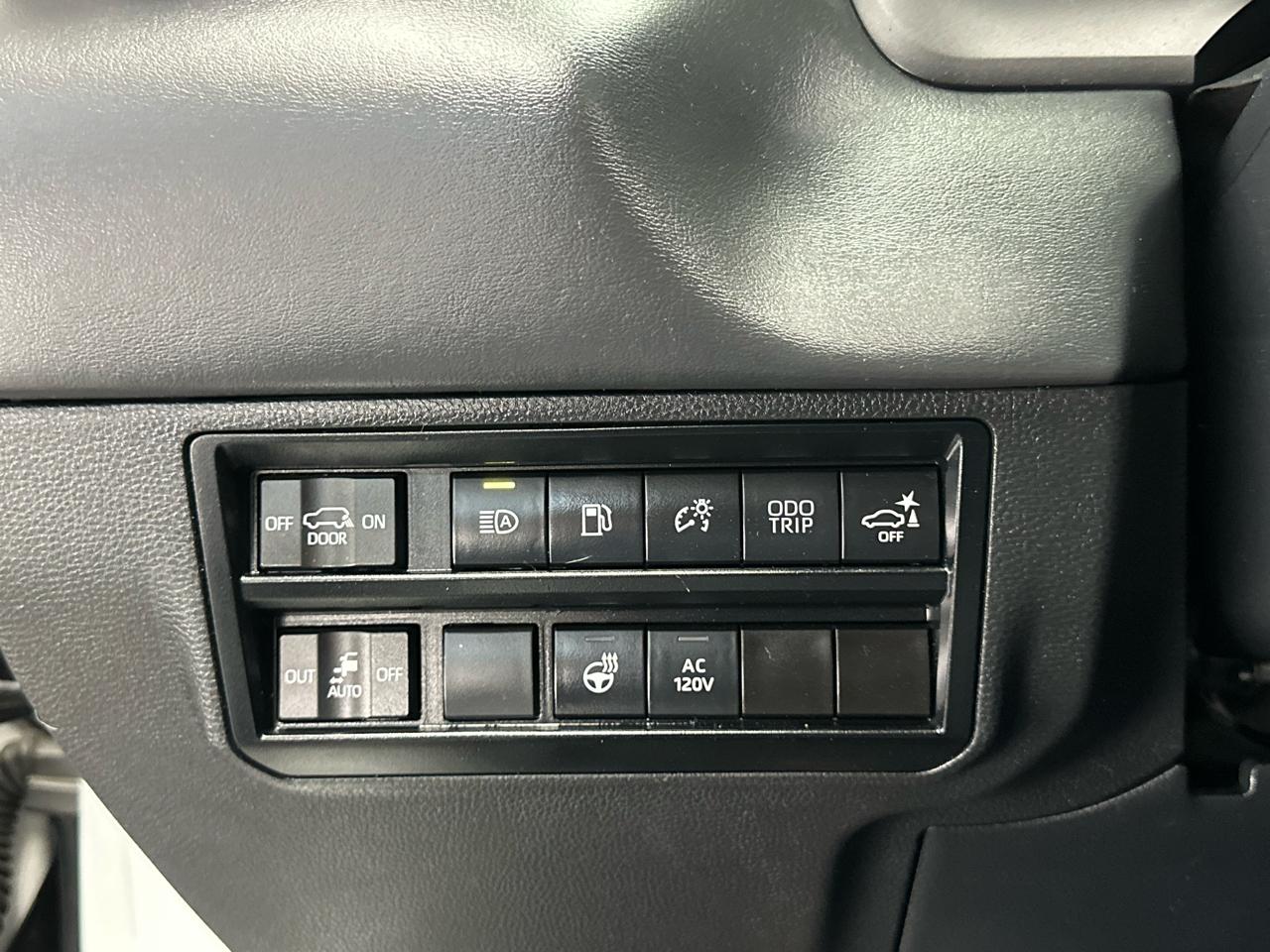 Toyota Sequoia Platinum 4WD FFV (Natl) 2023