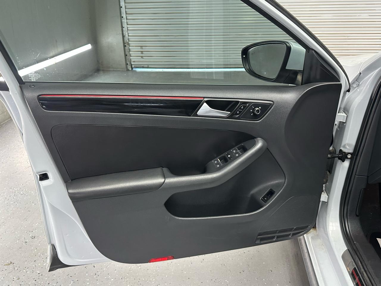 Volkswagen Jetta 2.0T GLI 6A 2017