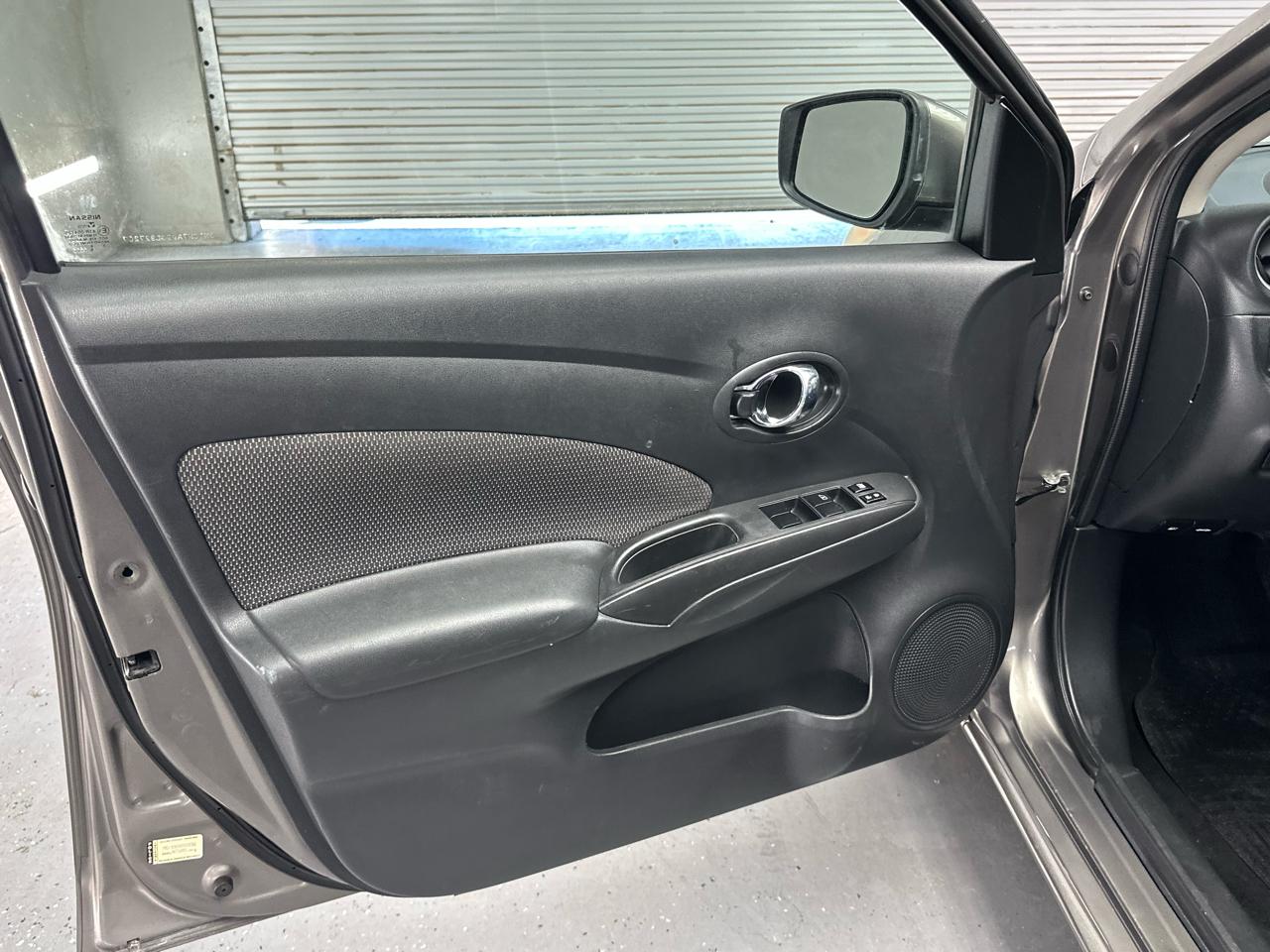 Nissan Versa 1.6 S 5M 2016