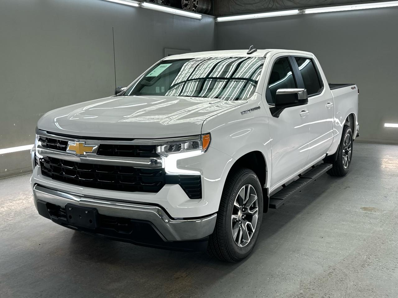 Chevrolet Silverado 1500 LT Crew Cab 4WD 2024