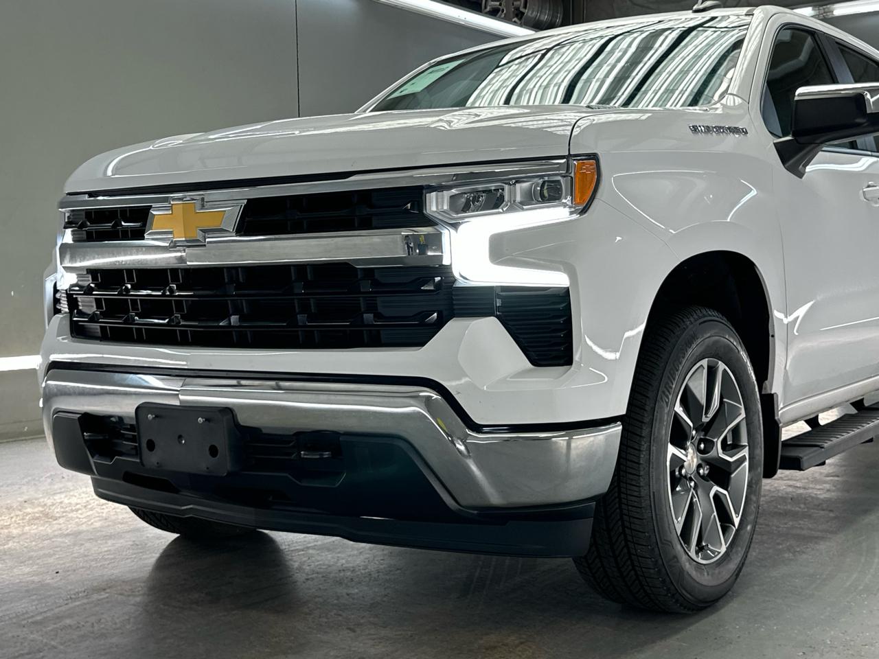 Chevrolet Silverado 1500 LT Crew Cab 4WD 2024
