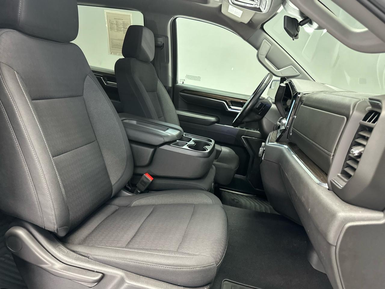 Chevrolet Silverado 1500 LT Crew Cab 4WD 2024