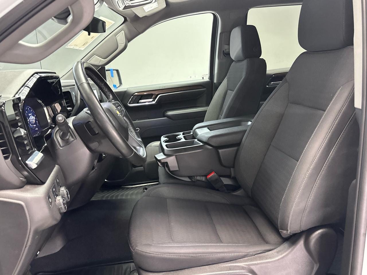 Chevrolet Silverado 1500 LT Crew Cab 4WD 2024