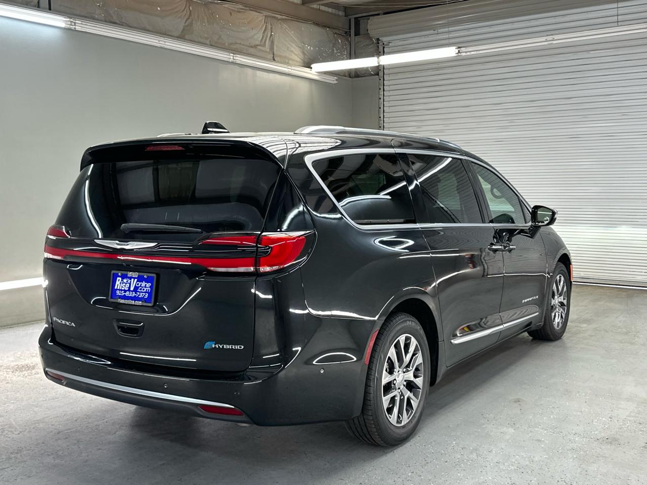Chrysler Pacifica Hybrid Pinnacle 2023