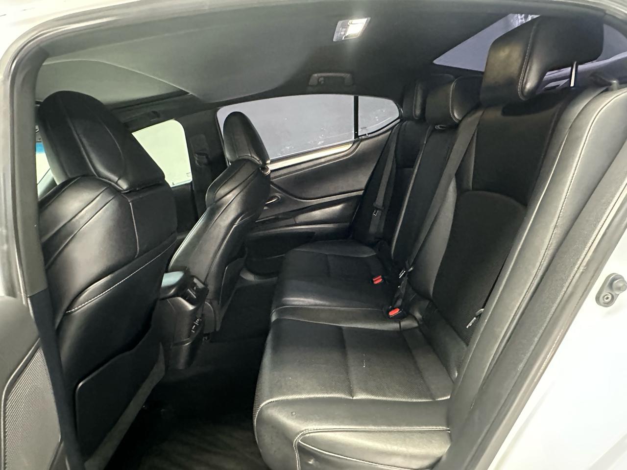Lexus ES 350 F SPORT 2021