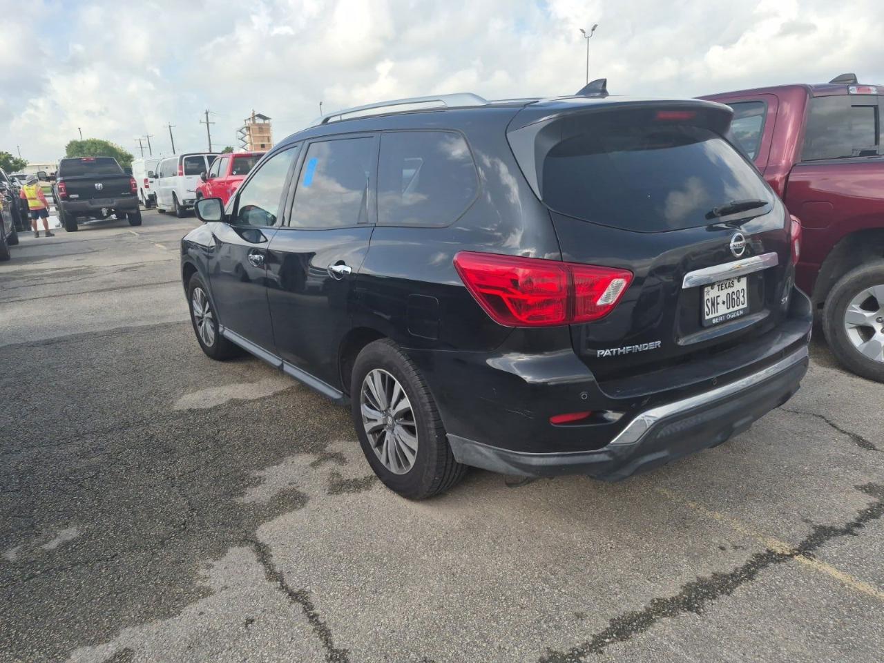 Nissan Pathfinder SV 2020