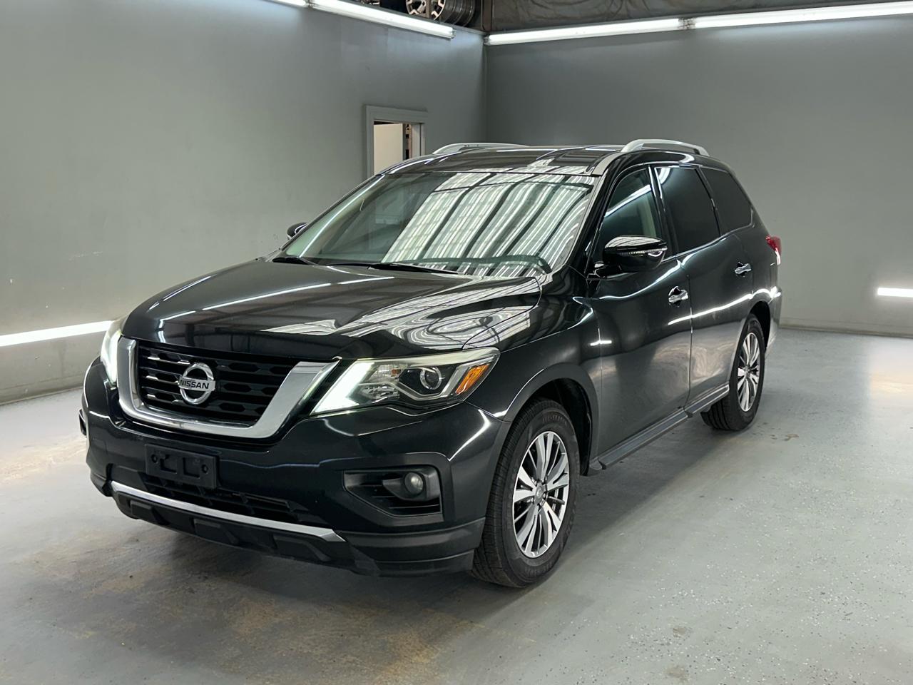 Nissan Pathfinder SV 2020
