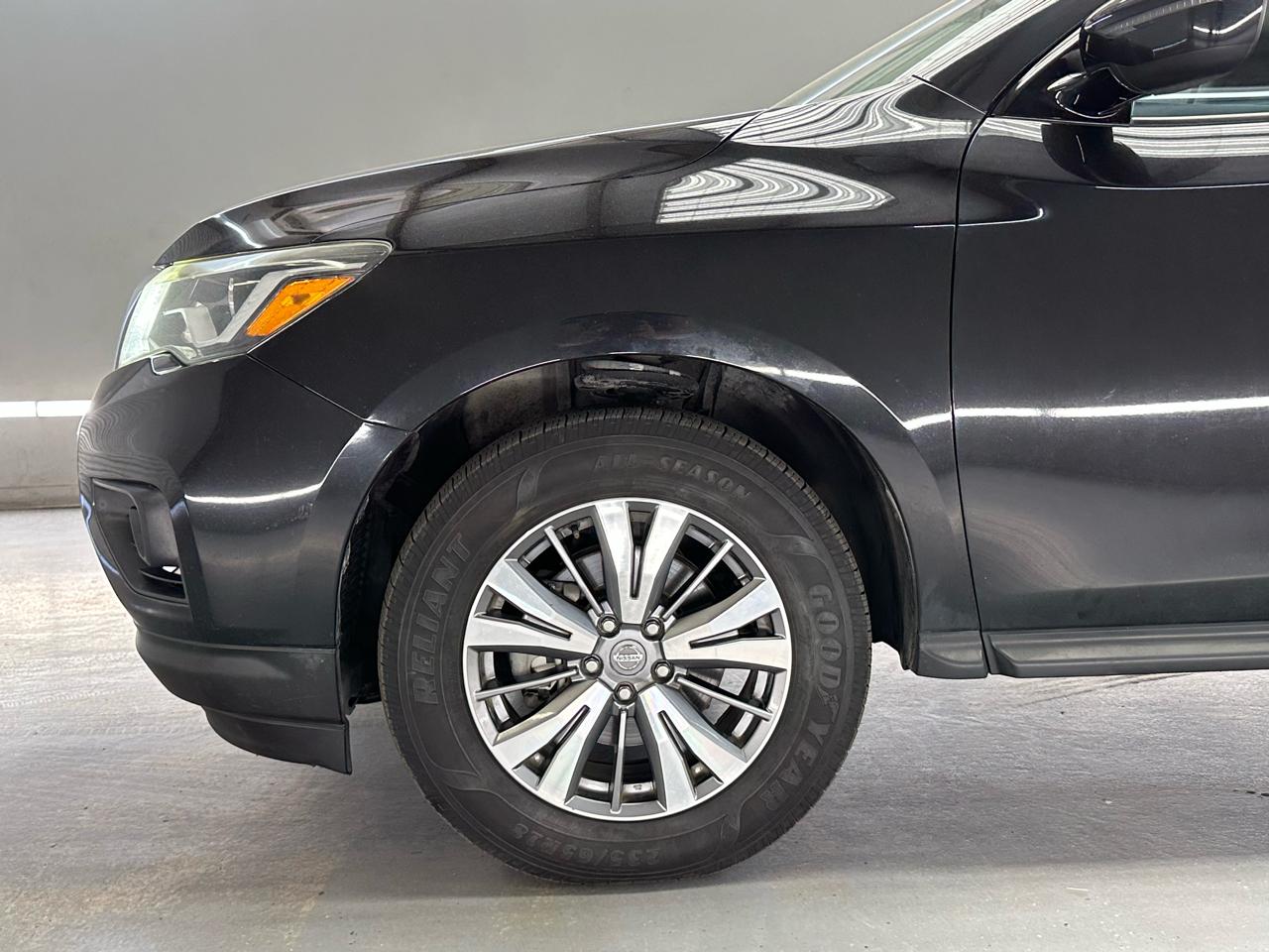 Nissan Pathfinder SV 2020