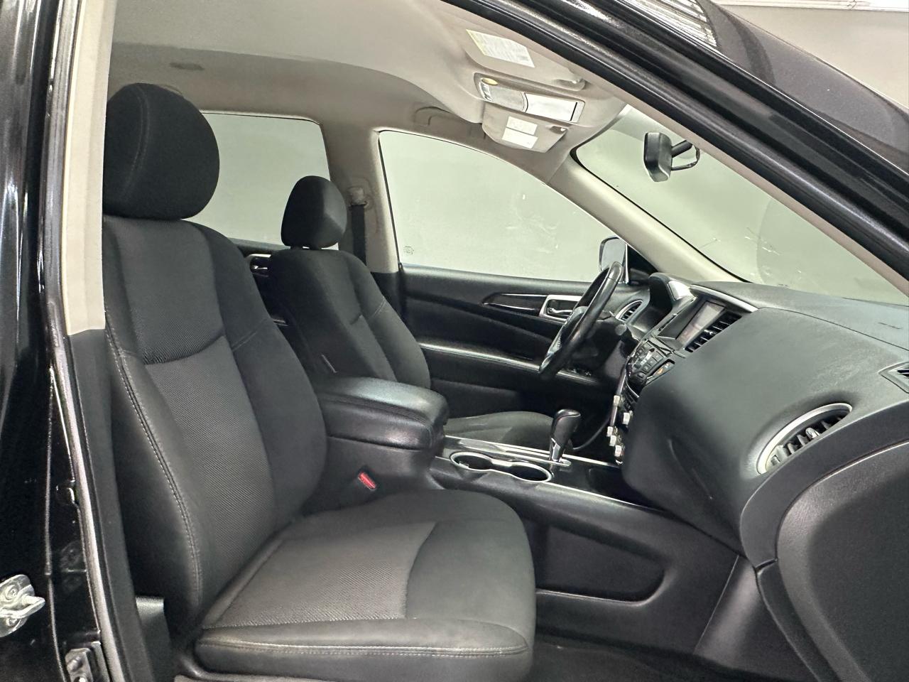 Nissan Pathfinder SV 2020