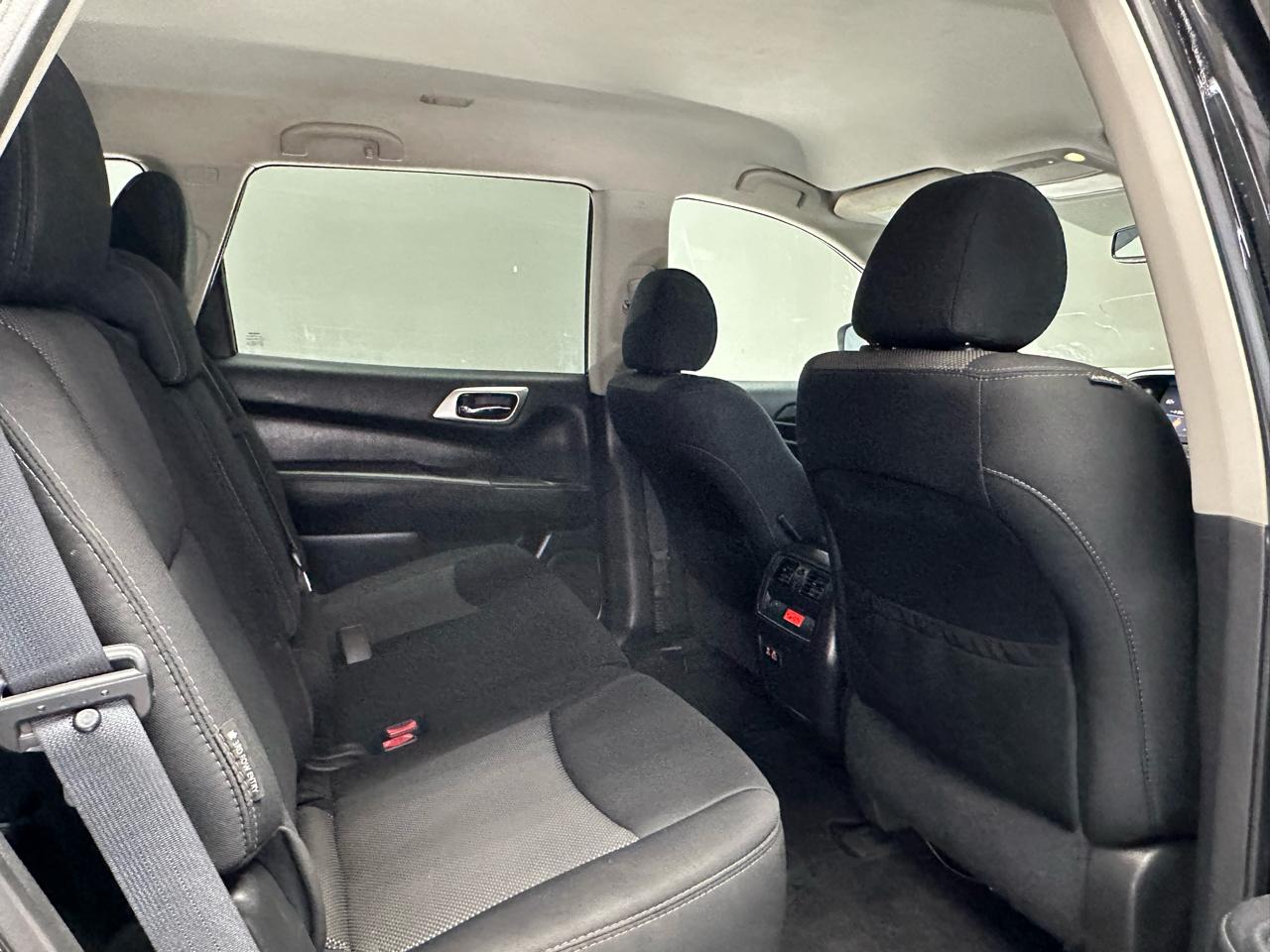 Nissan Pathfinder SV 2020