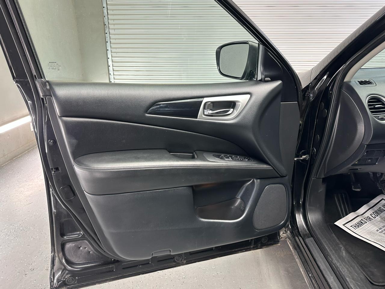 Nissan Pathfinder SV 2020
