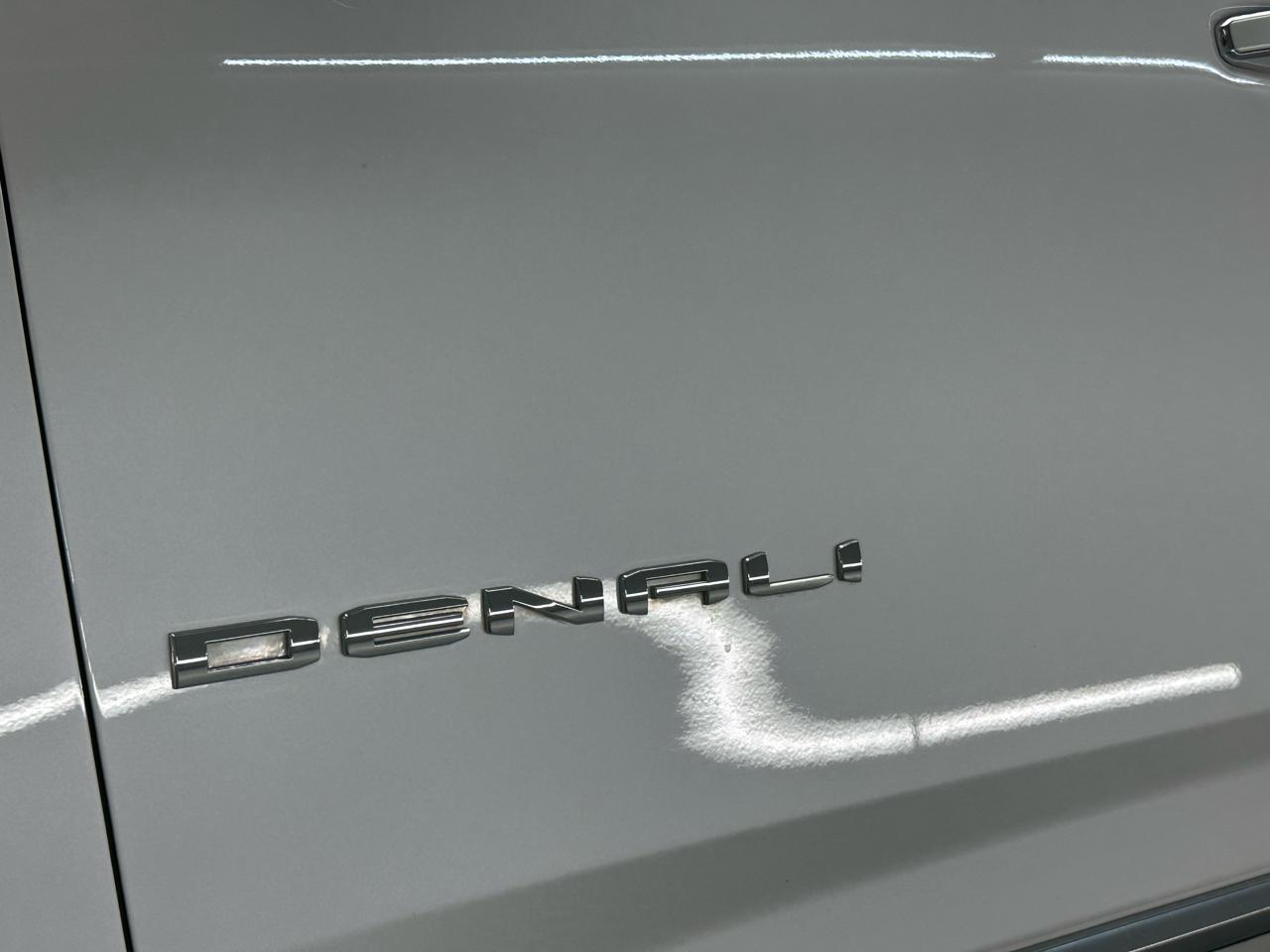 GMC Yukon XL Denali 4WD 2024