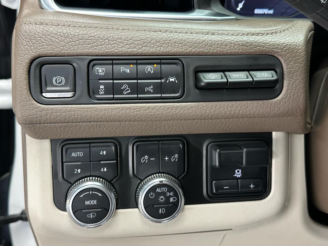GMC Yukon XL Denali 4WD 2024