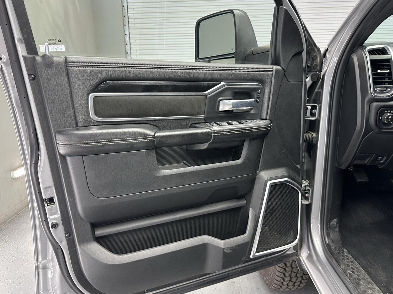 RAM 3500 Laramie Crew Cab LWB 4WD DRW 2023