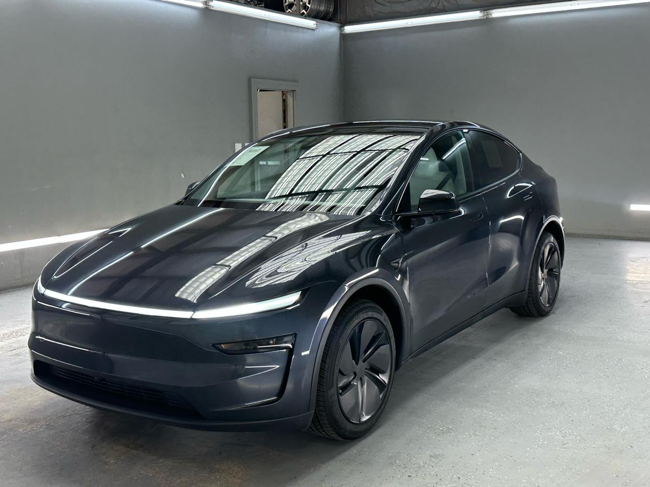 Tesla Model Y  2026