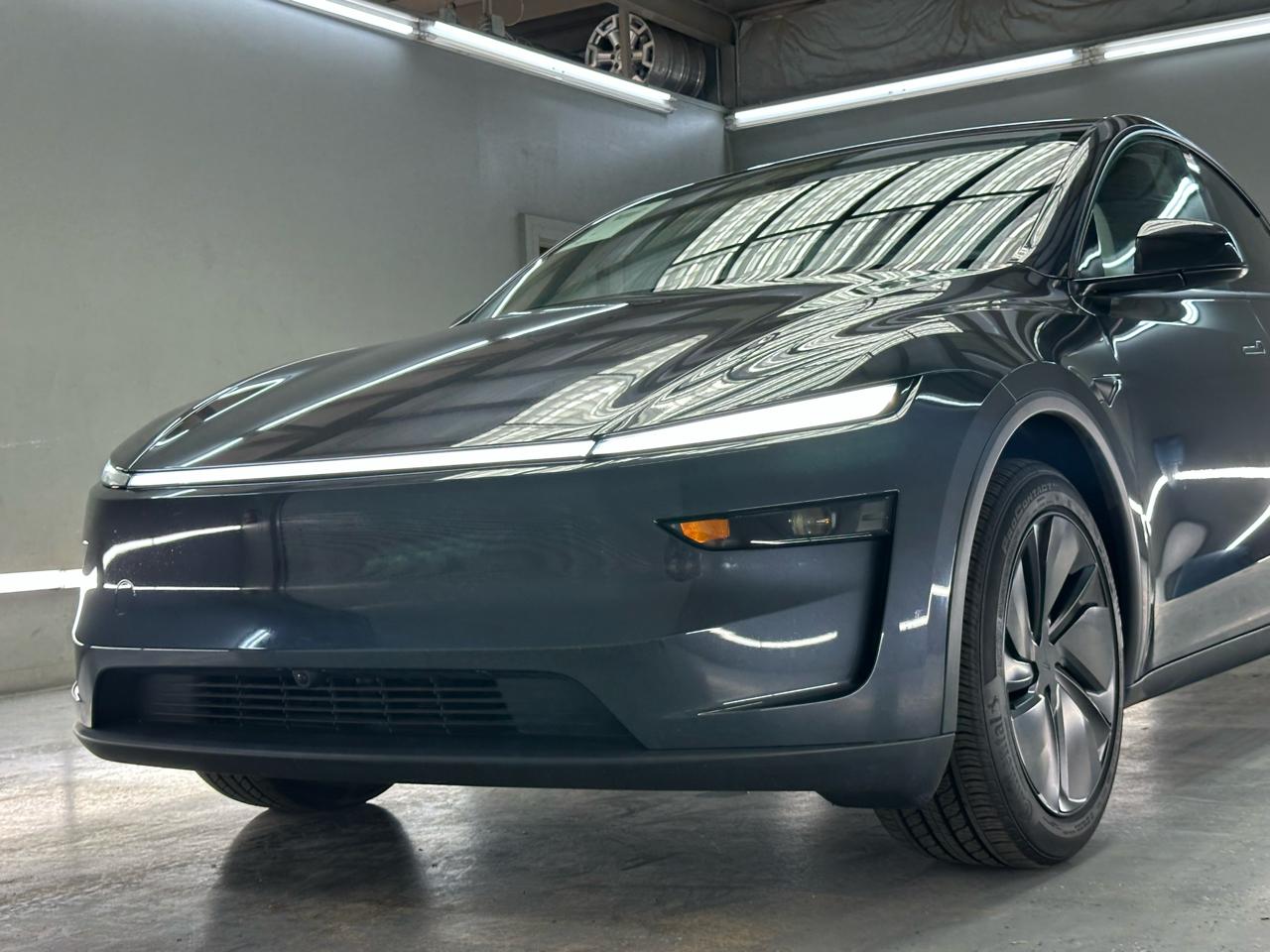 Tesla Model Y  2026
