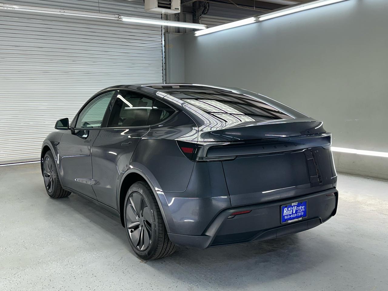 Tesla Model Y  2026