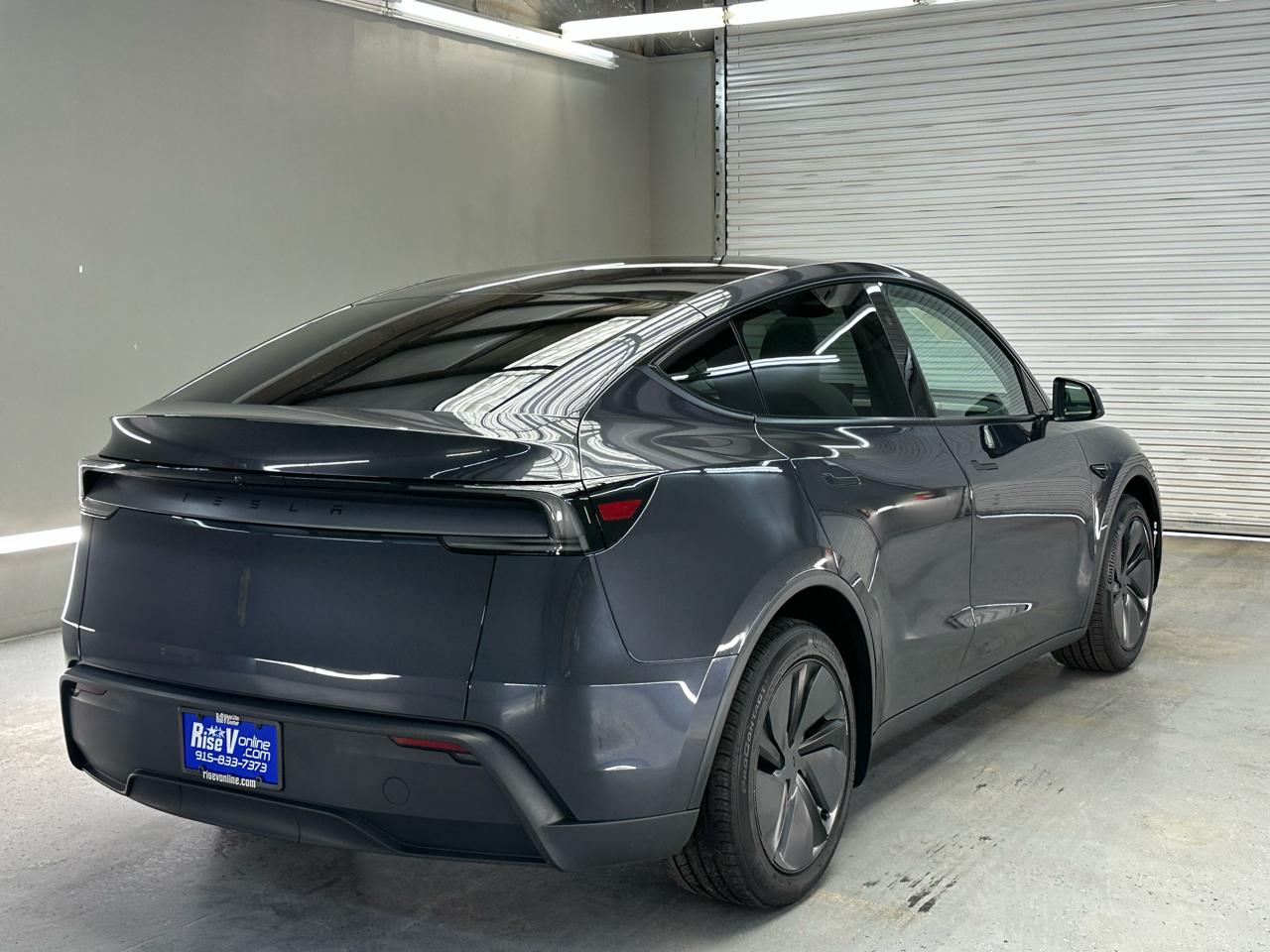 Tesla Model Y  2026