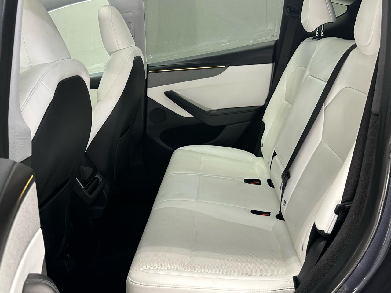 Tesla Model Y  2026