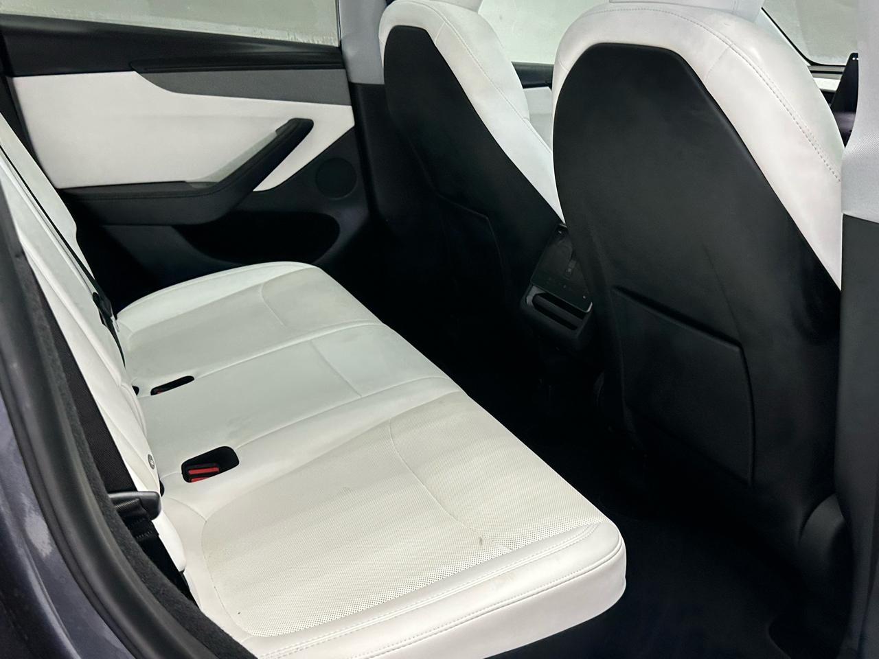 Tesla Model Y  2026
