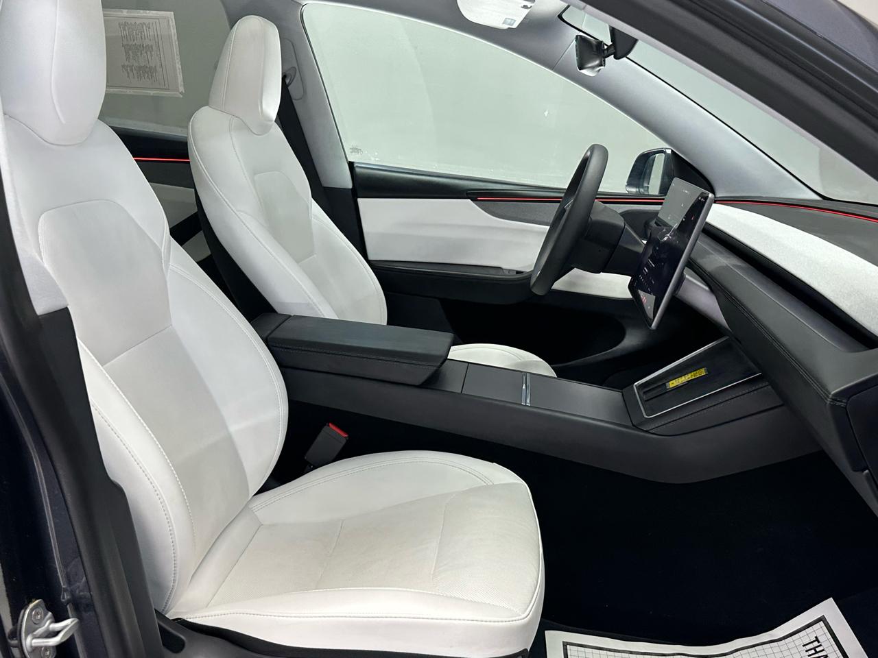 Tesla Model Y  2026