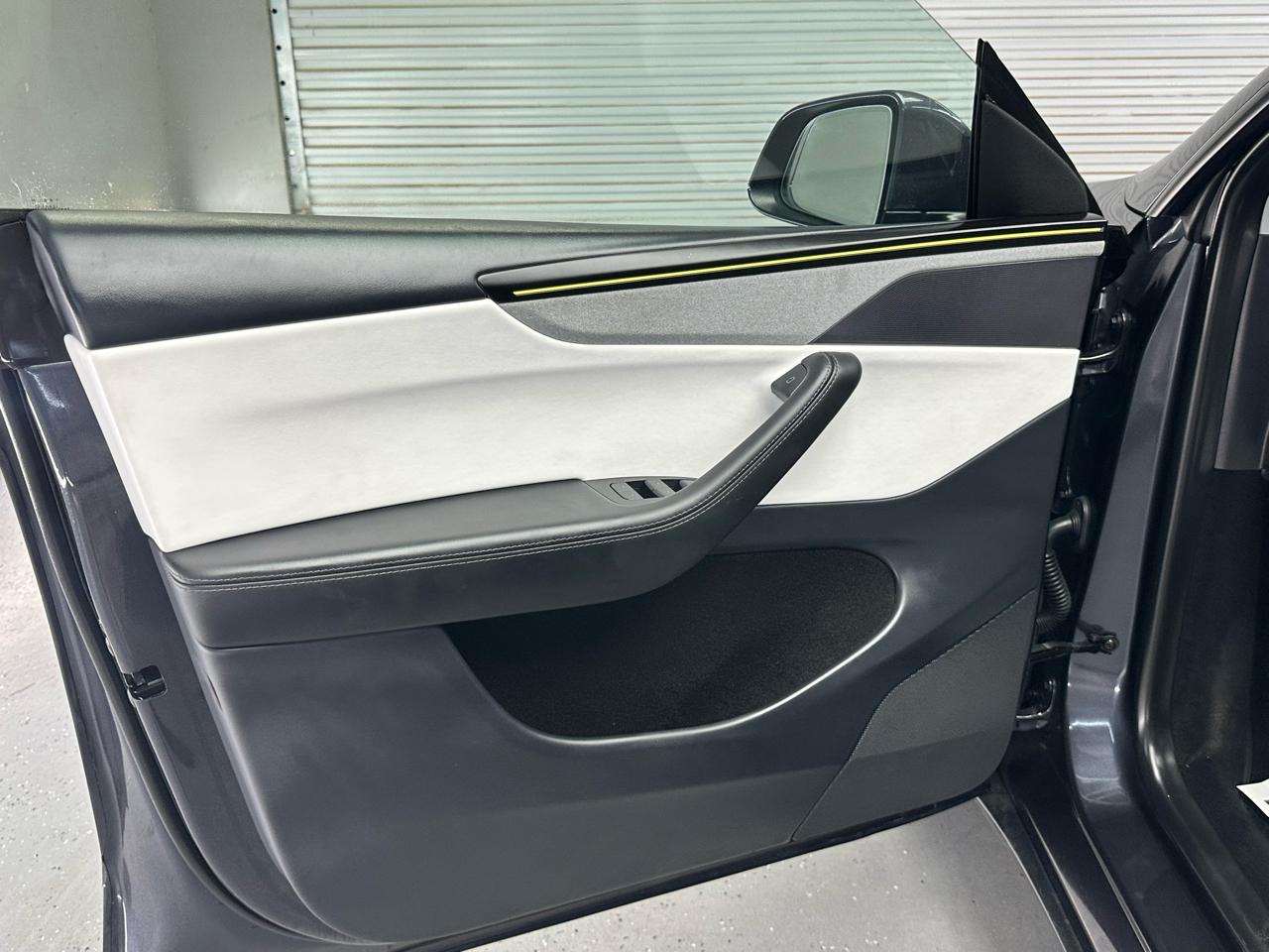 Tesla Model Y  2026