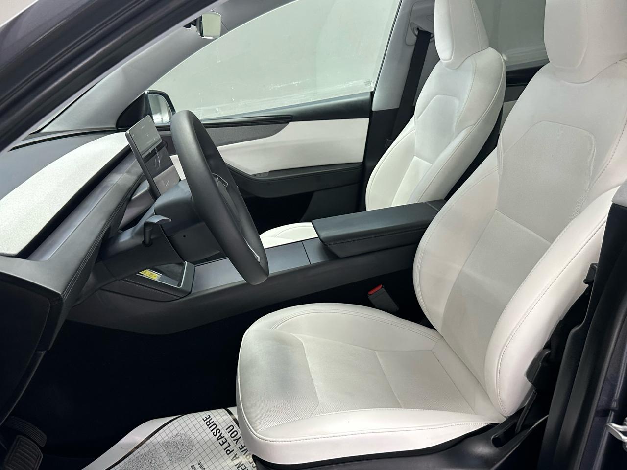 Tesla Model Y  2026