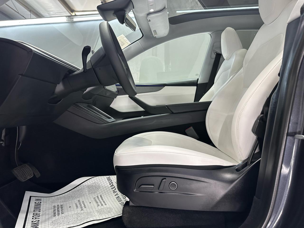 Tesla Model Y  2026