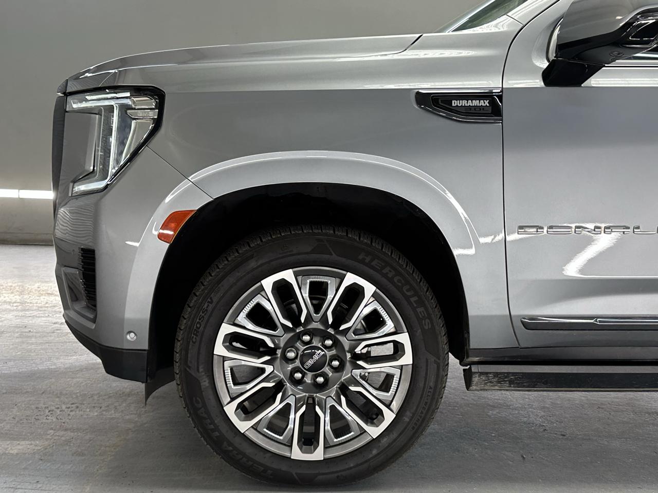 GMC Yukon XL Denali Ultimate 4WD 2023