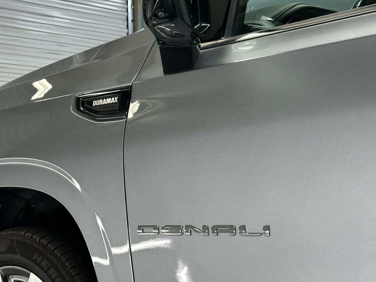 GMC Yukon XL Denali Ultimate 4WD 2023