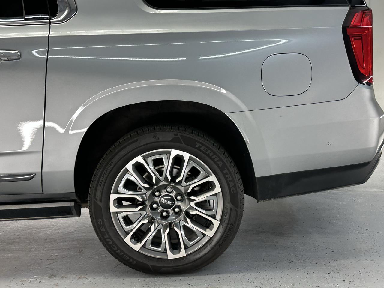 GMC Yukon XL Denali Ultimate 4WD 2023